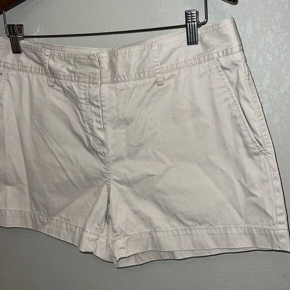Tommy Hilfiger Janie fit khaki shorts size 10 - Picture 3 of 10